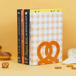 Brown Pretzel Metal Bookend
